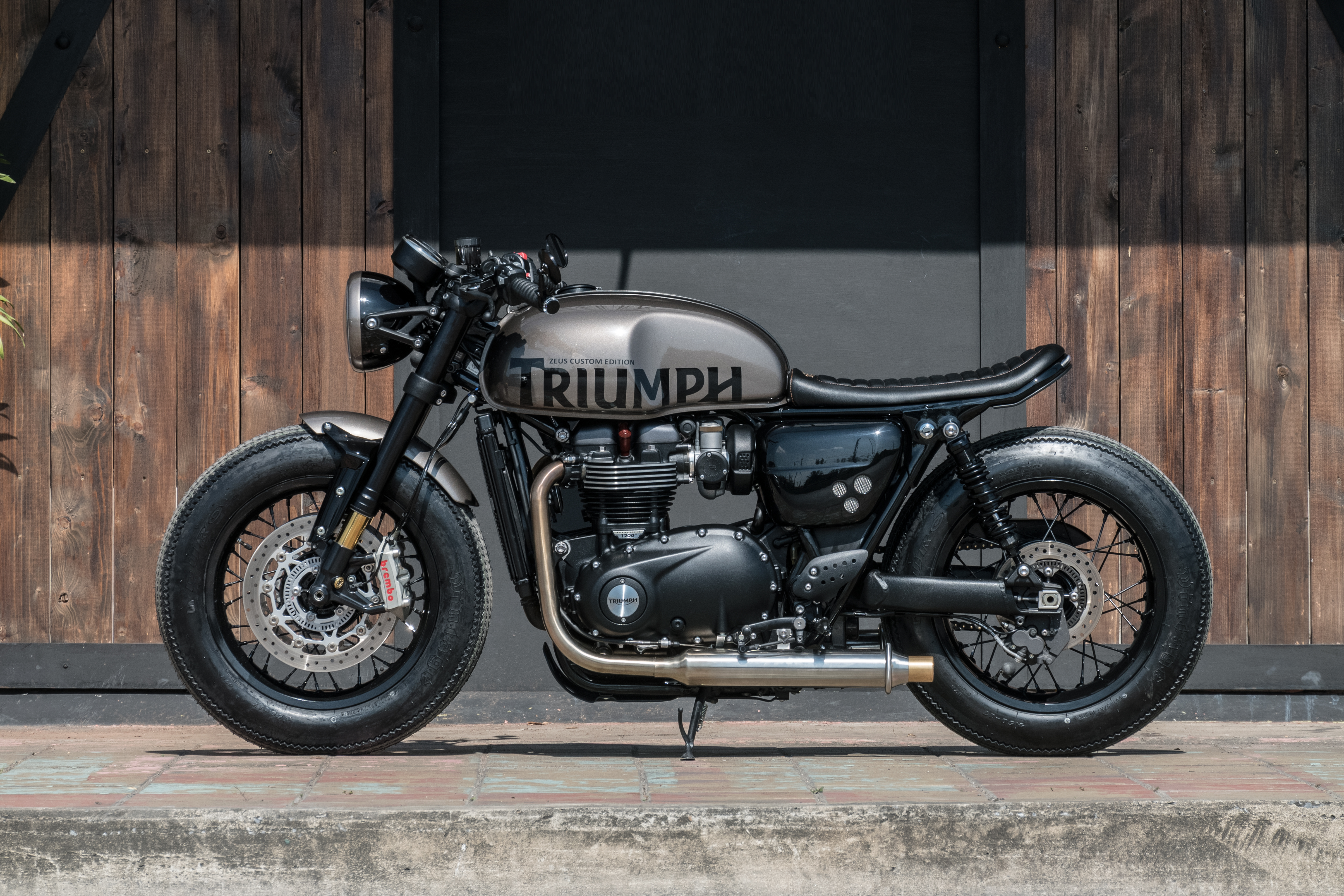 Triumph thruxton deals custom parts